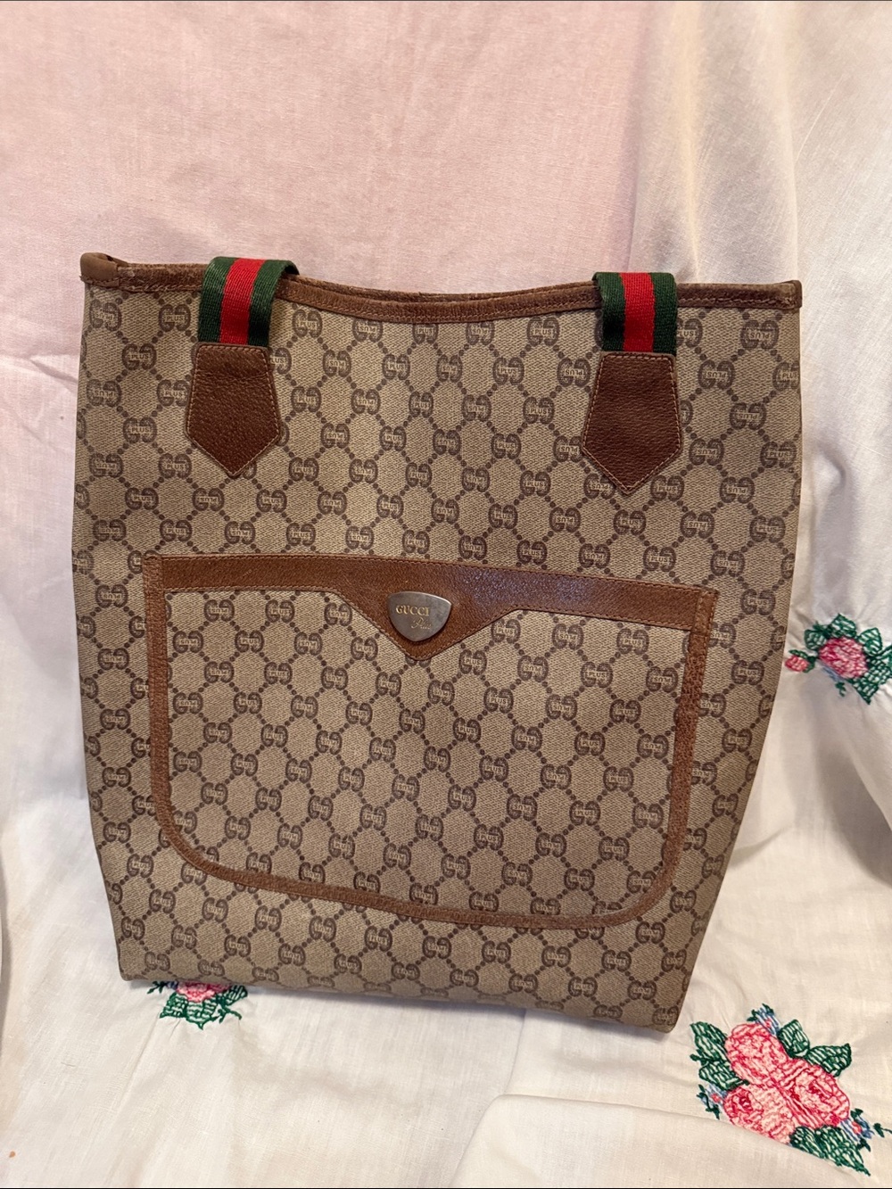 Gucci plus tote with COA - Picture 7 of 12
